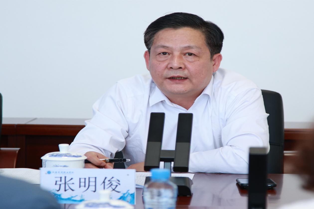 圖1：中國水利教育協會會長張明俊發言.jpg