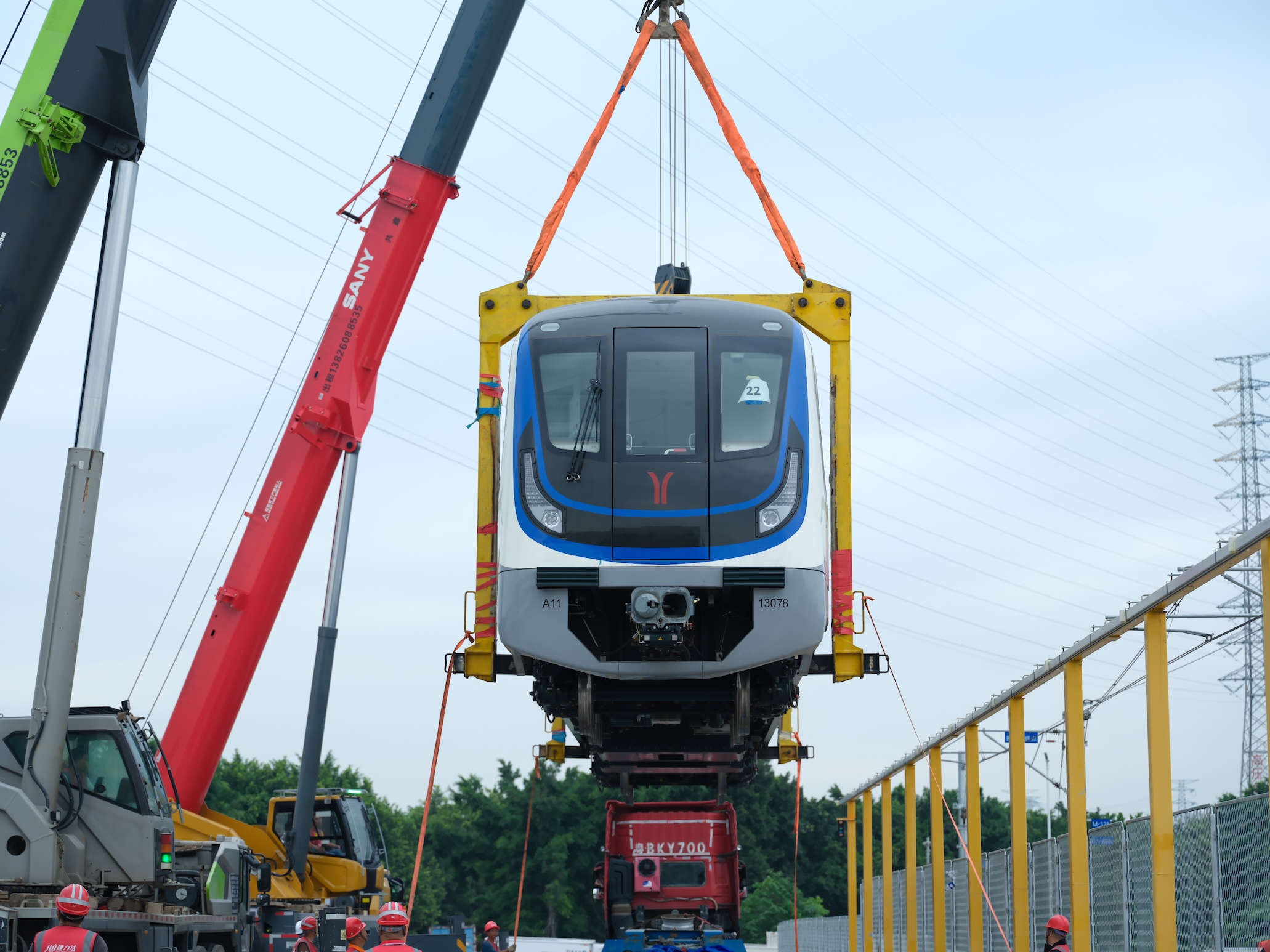 十三號線二期列車入駐凰崗停車場 葉超攝 (2).jpg