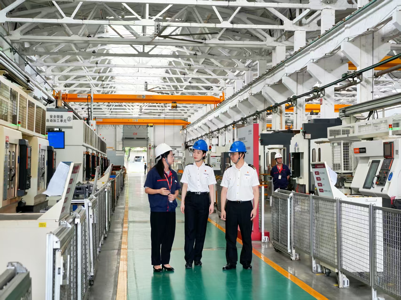 廣州海關所屬天河海關關員在機電企業調研並宣講自貿協定政策.jpg