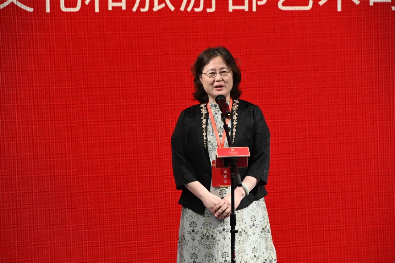 圖1:文化和旅遊部藝術司副司長何亞文宣布展覽開幕.jpg