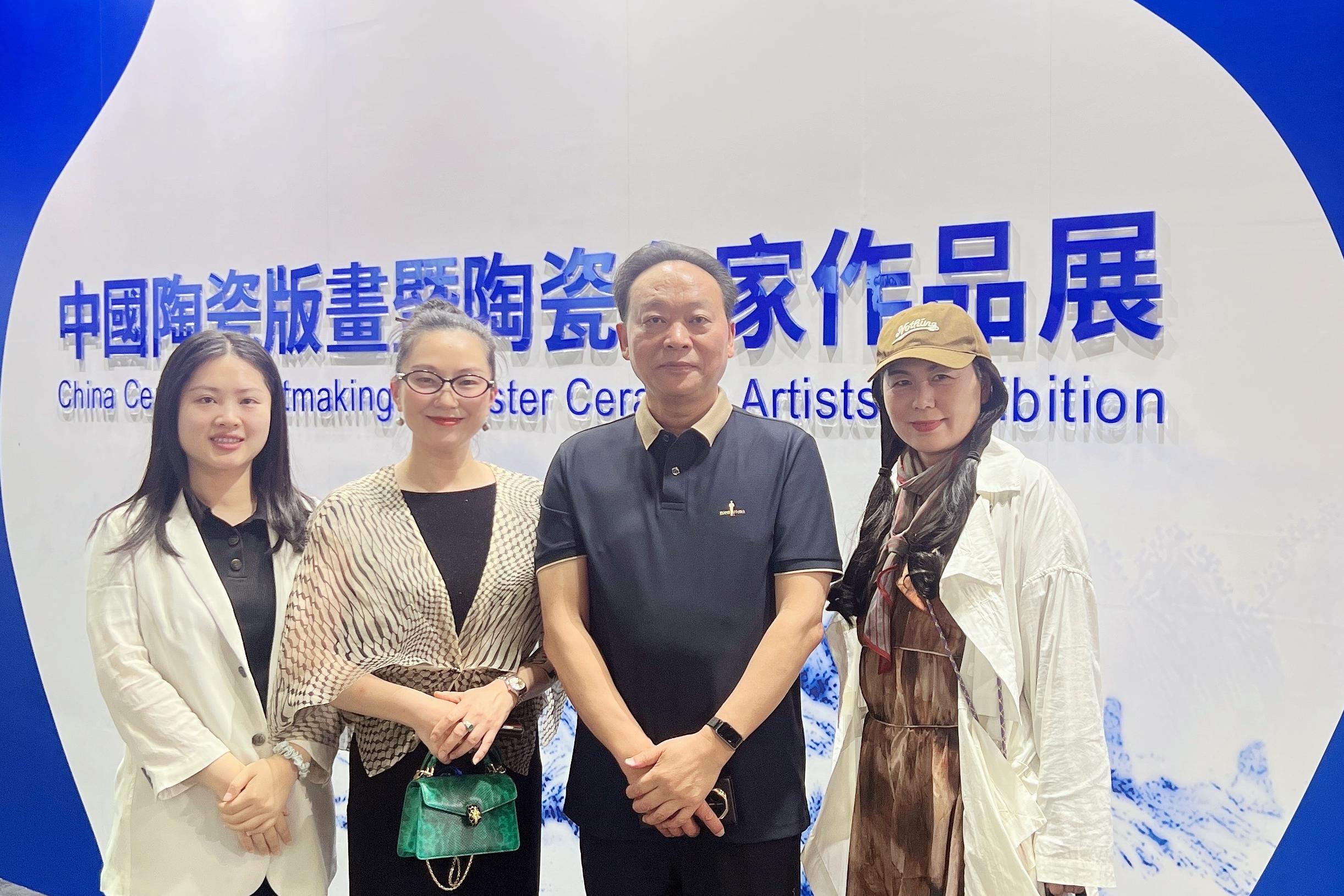 圖片2：景德鎮國家陶瓷版權交易中心攜手香港文博會打造“中國陶瓷版畫暨陶瓷名家作品展”.jpg