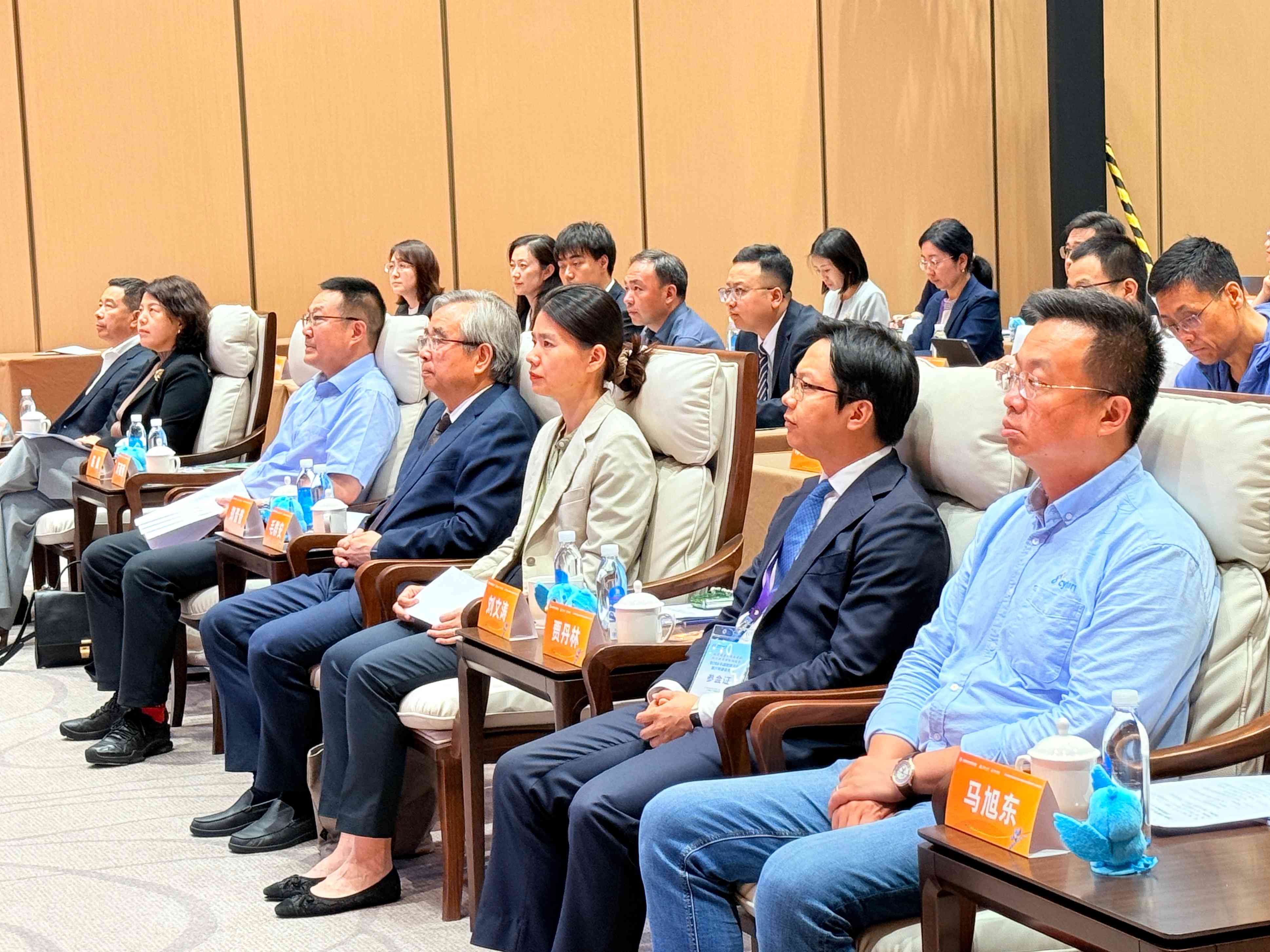 圖片5:本次活動匯聚北京市衛生健康委及相關委辦局、行業協會、產業園區、參展企業等各界代表約110人參會.jpg