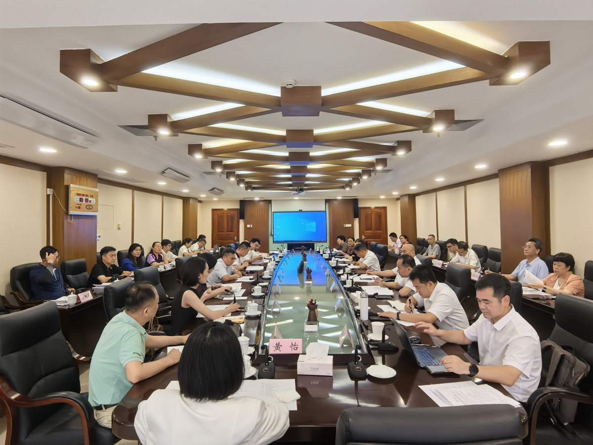1、中國戰略與管理研究會香港分會考察團與欽州市座談交流現場.jpg