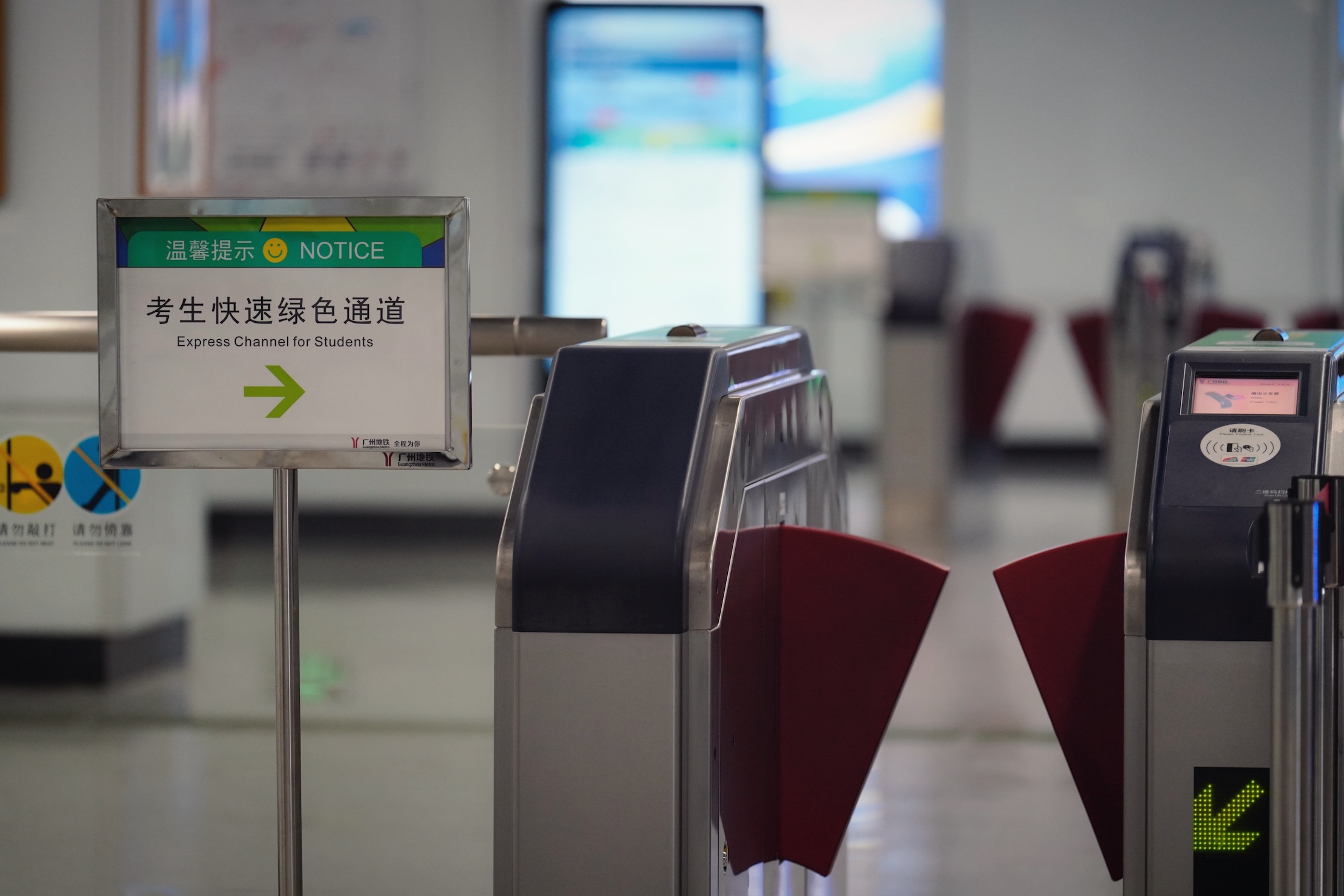 考生快速綠色通道指引 袁彥昌攝.jpg