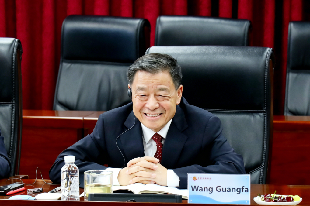 圖1:北京王府學校總校長王廣發對到訪嘉賓介紹王府學校.png