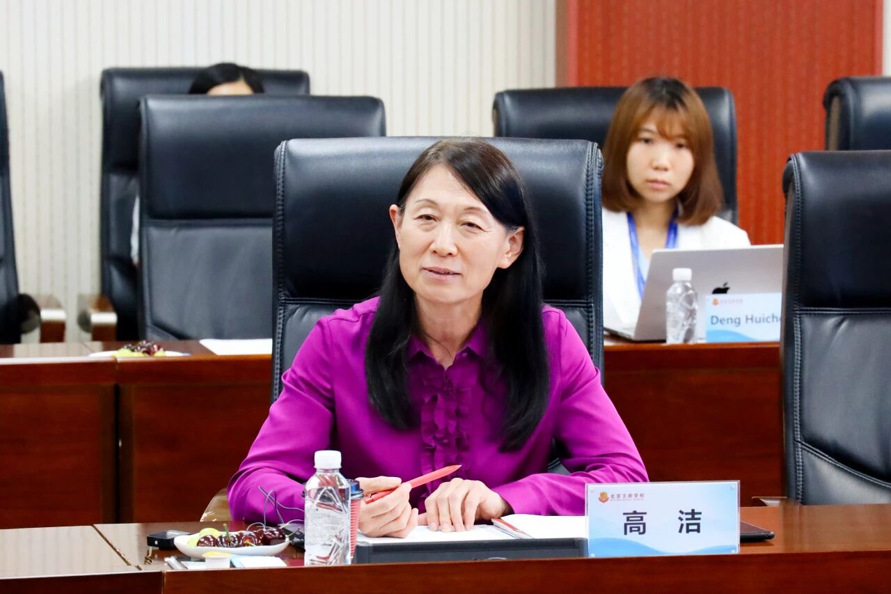 圖3:教育部課程教材研究所科研國際處負責人高潔講述教育理念.jpg