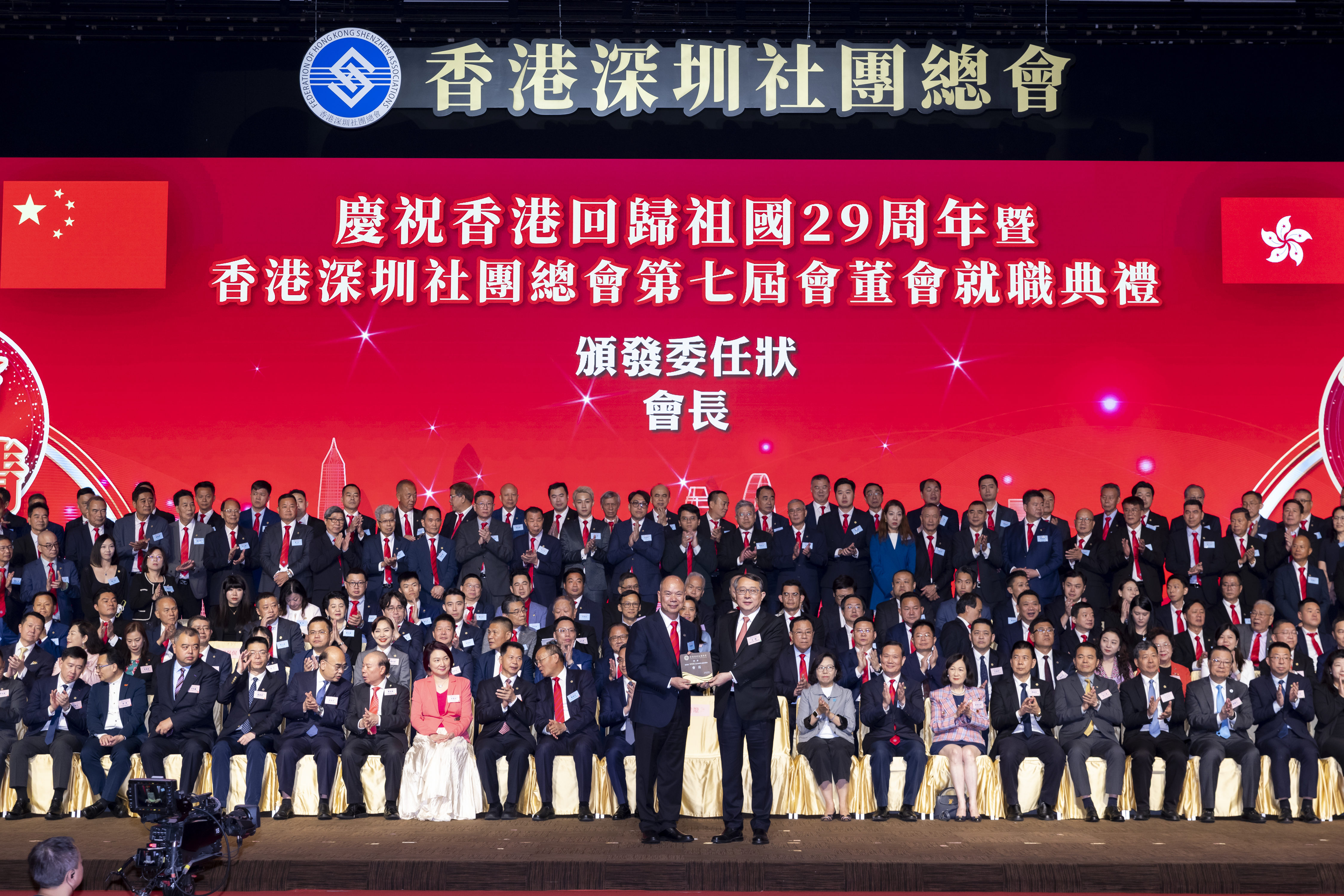 王強頒獎.jpg