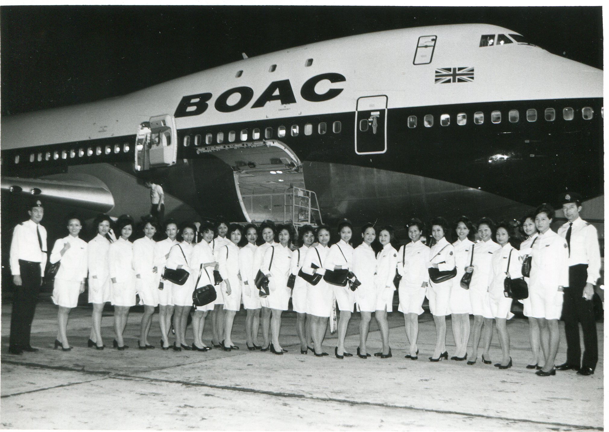 Chinese cabin crew 2 (002).jpg