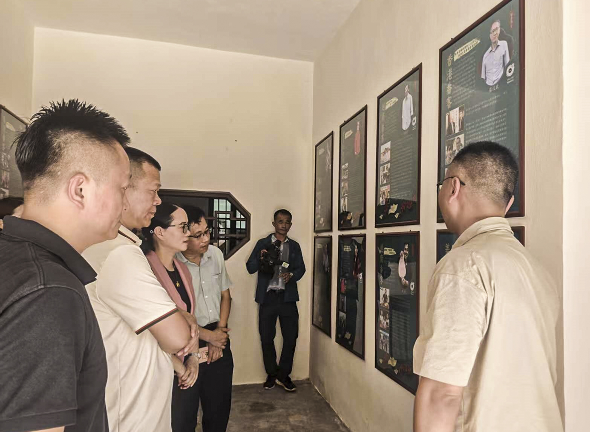 2,參觀僑聯展覽室.jpg