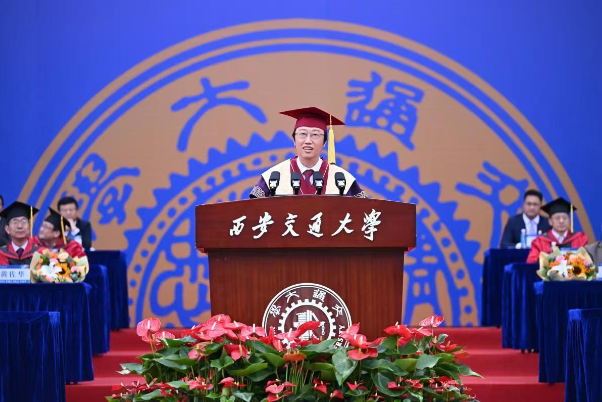 校长张立群寄语全体毕业争做时代的奋斗者.jpg