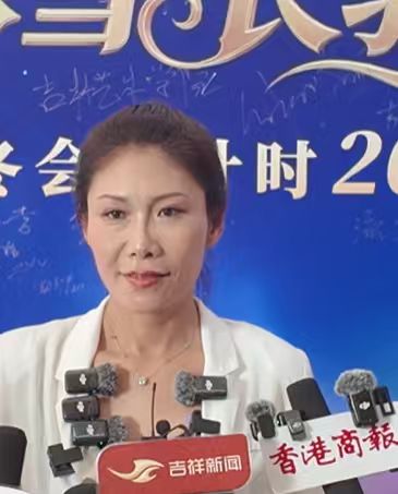 圖說四 四平市雙遼市文化館慕音合唱團指揮 侯儒.jpg
