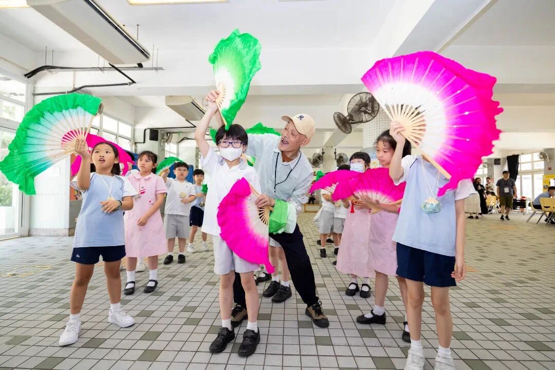 圖2：「根與魂——物華天寶 非常客家」非遺展演活動走進香港校園.jpg