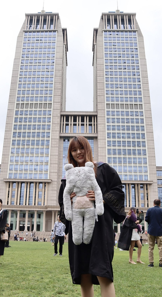 1鄺美琪 - 2019年復旦大學畢業照.jpg