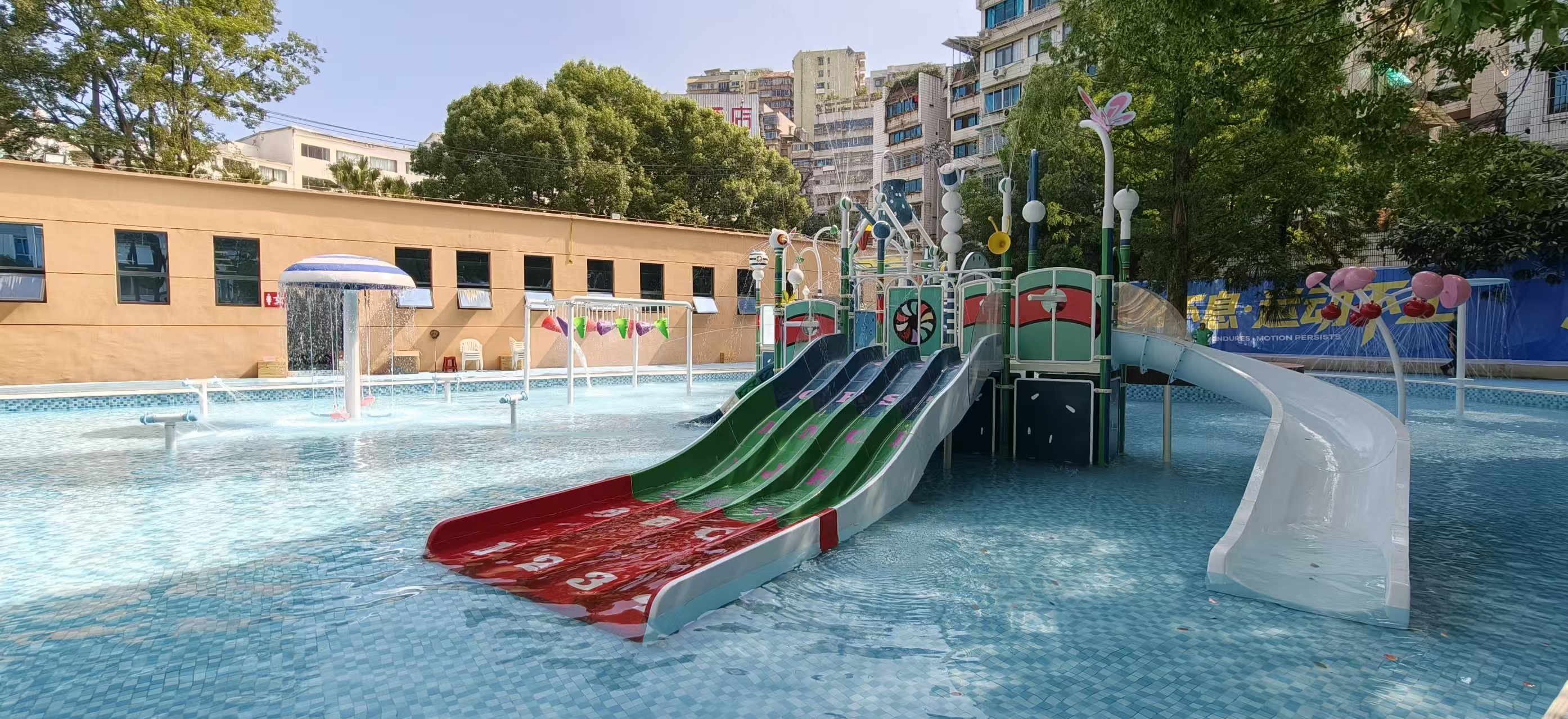 圖2:貴陽水晶游泳館室外泳池.jpg