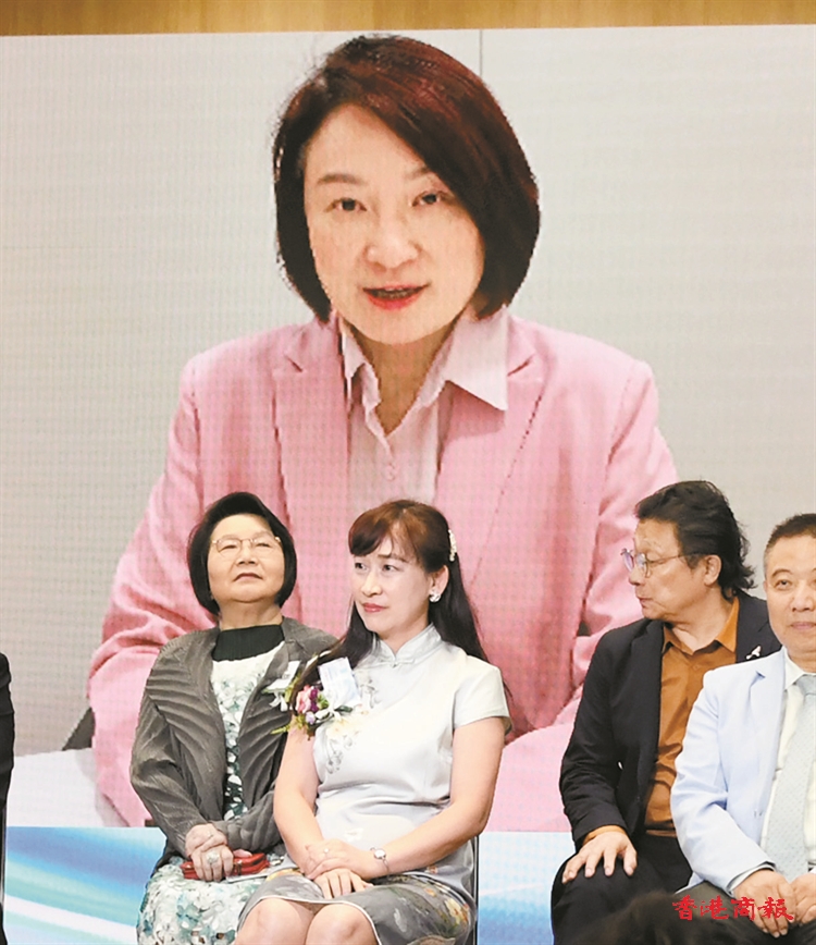 李.png