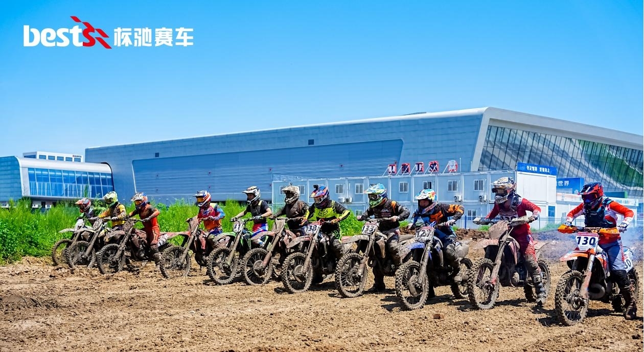 圖說二:越野摩托車組出發.jpg