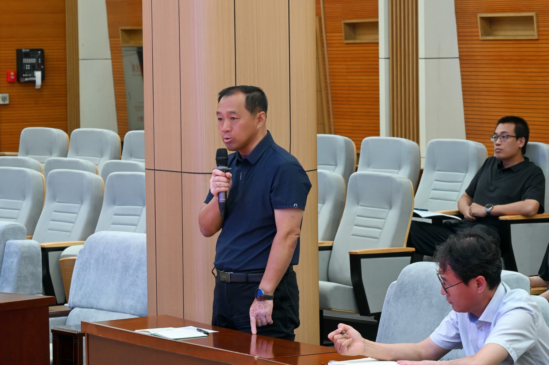 香港商报记者提问.jpg