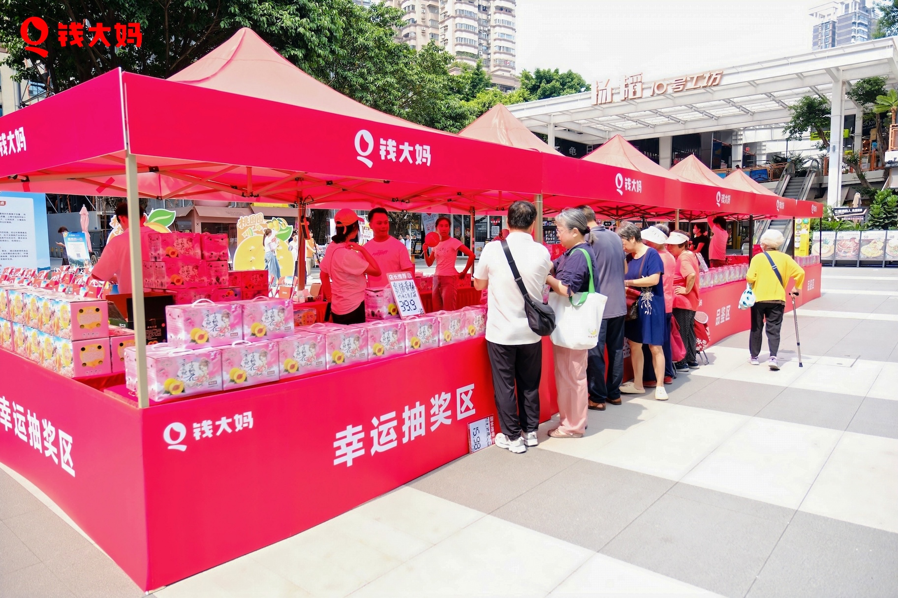 现场互动区域吸引了不少市民驻足.jpg