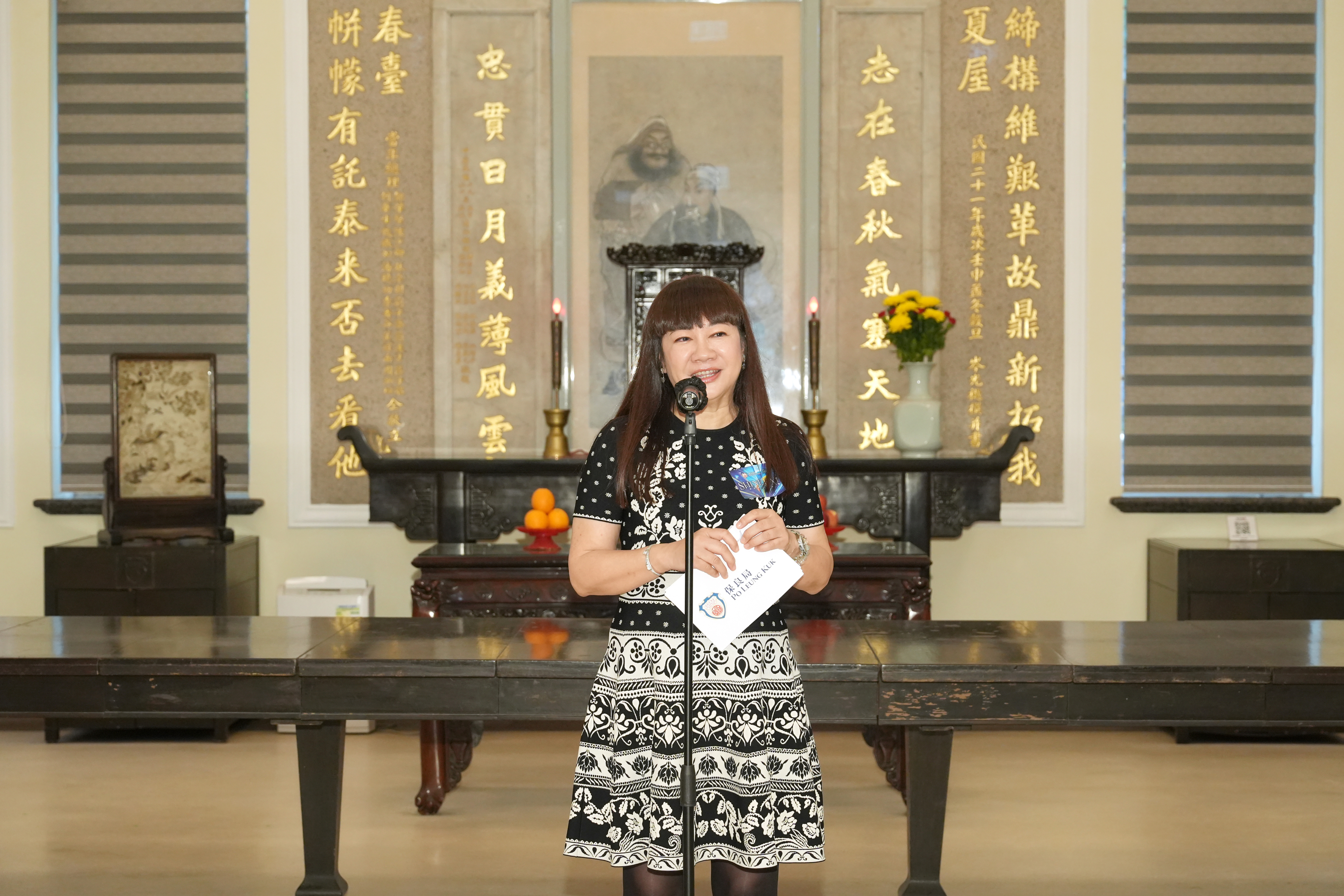 相片四︰保良局主席譚毓楨博士感謝歌手及贊助商代表參與義工服務，以實際行動支持公益。.JPG