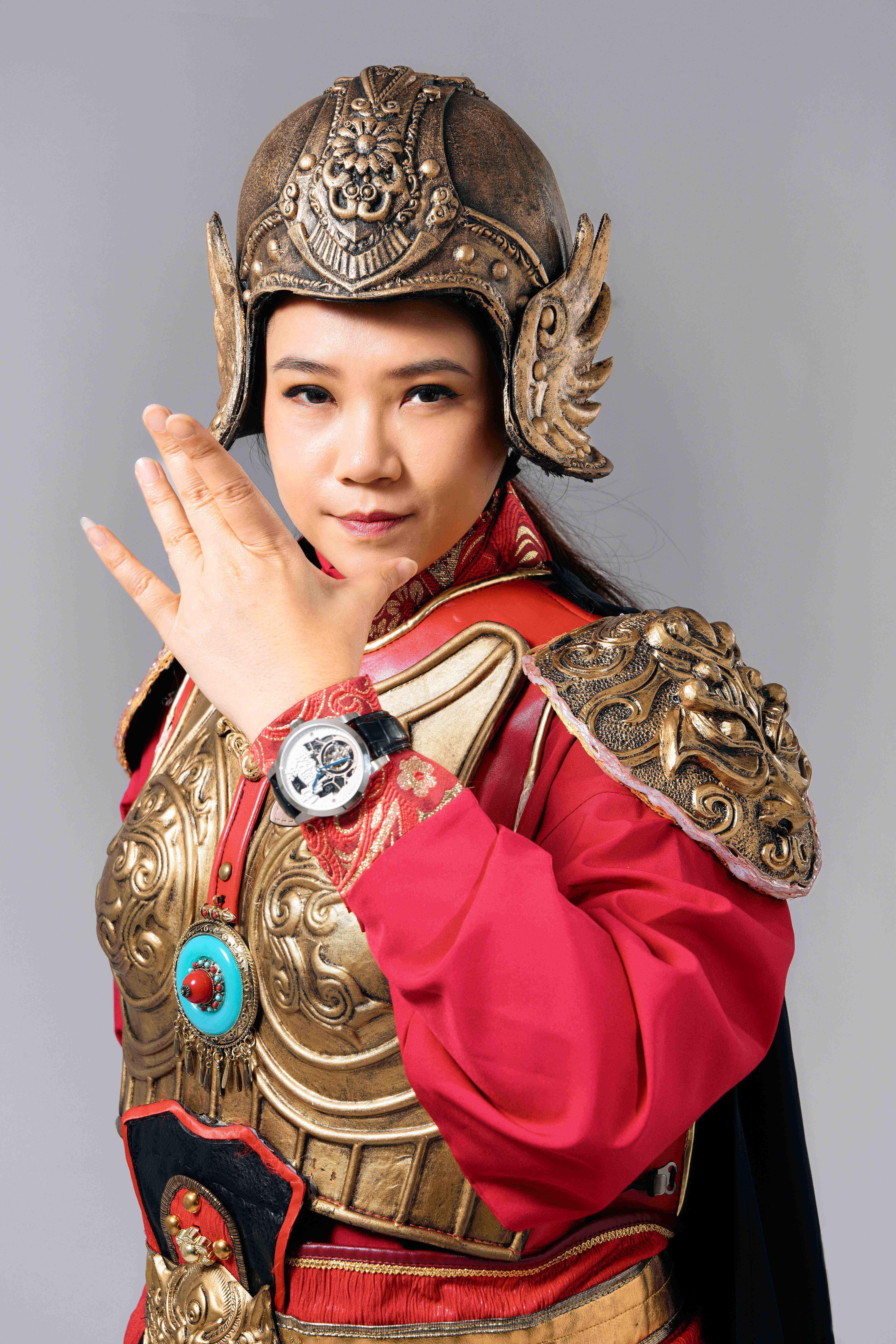 為慶祝韋氏變臉演藝公司20周年，萬希泉聯乘川劇變臉大師韋飛雄推出陀飛輪腕表。 (002)_愛奇藝.jpg