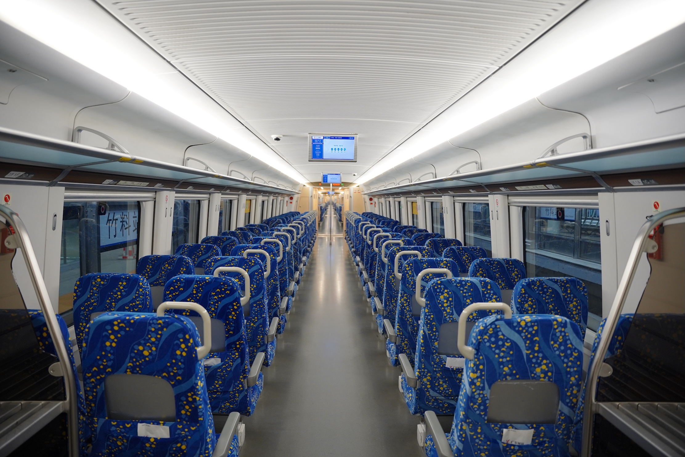 城際列車上-楊一鳴.JPG