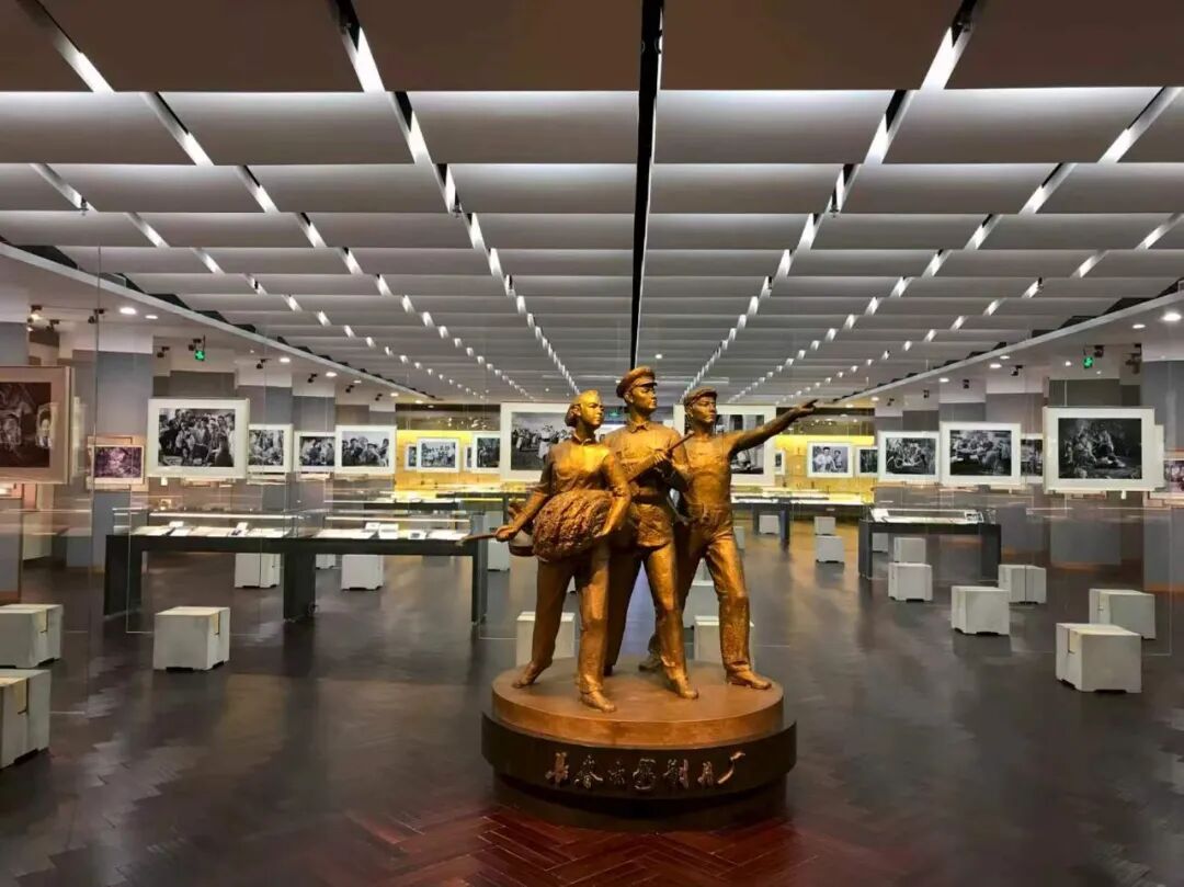 圖說四:《光榮與夢想——長影創業、文化與發展史》.jpg