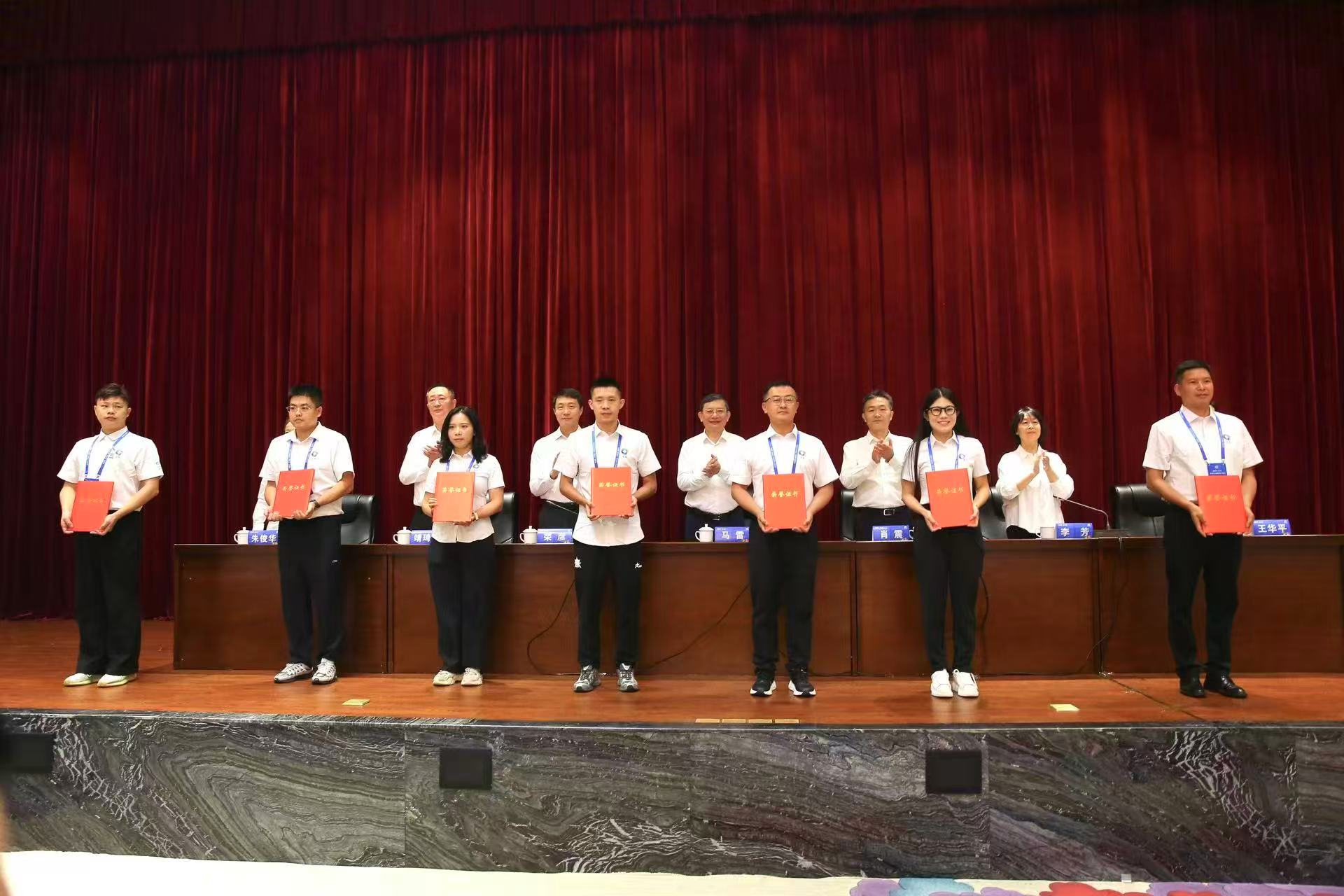 圖3:貴州省體育工作先進集體和先進個人表彰會現場.jpg