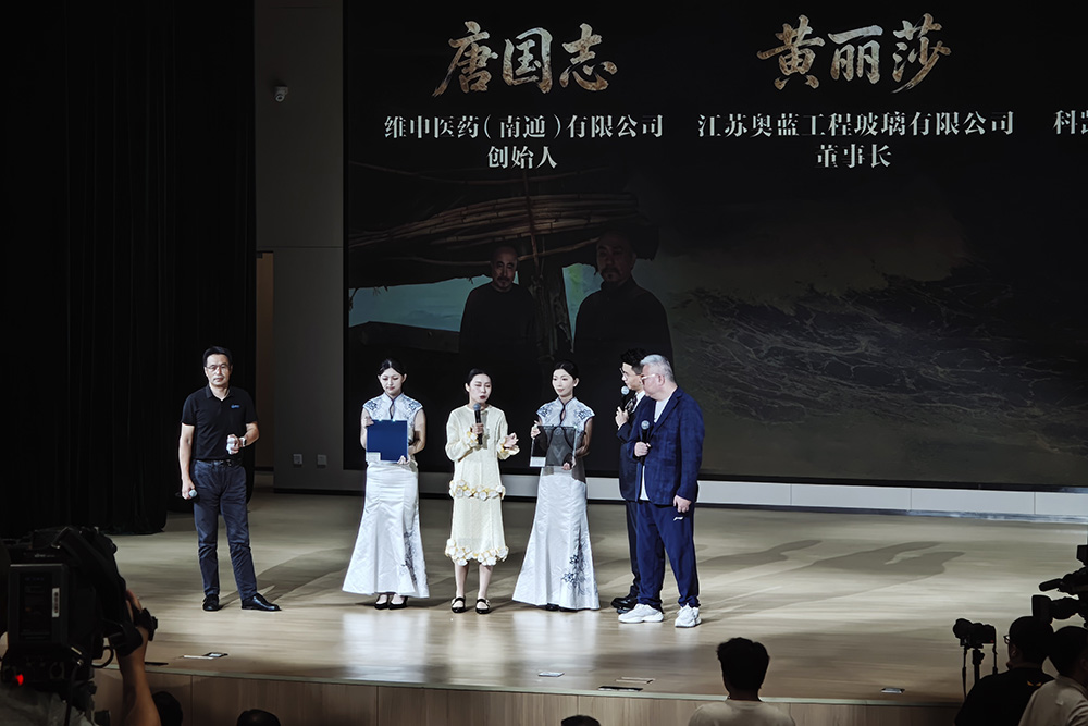 圖2：來自企業界代表結合自身產業實踐，講述新時代傳承「父教育、母實業」理念、踐行實業報國的鮮活故事.jpg