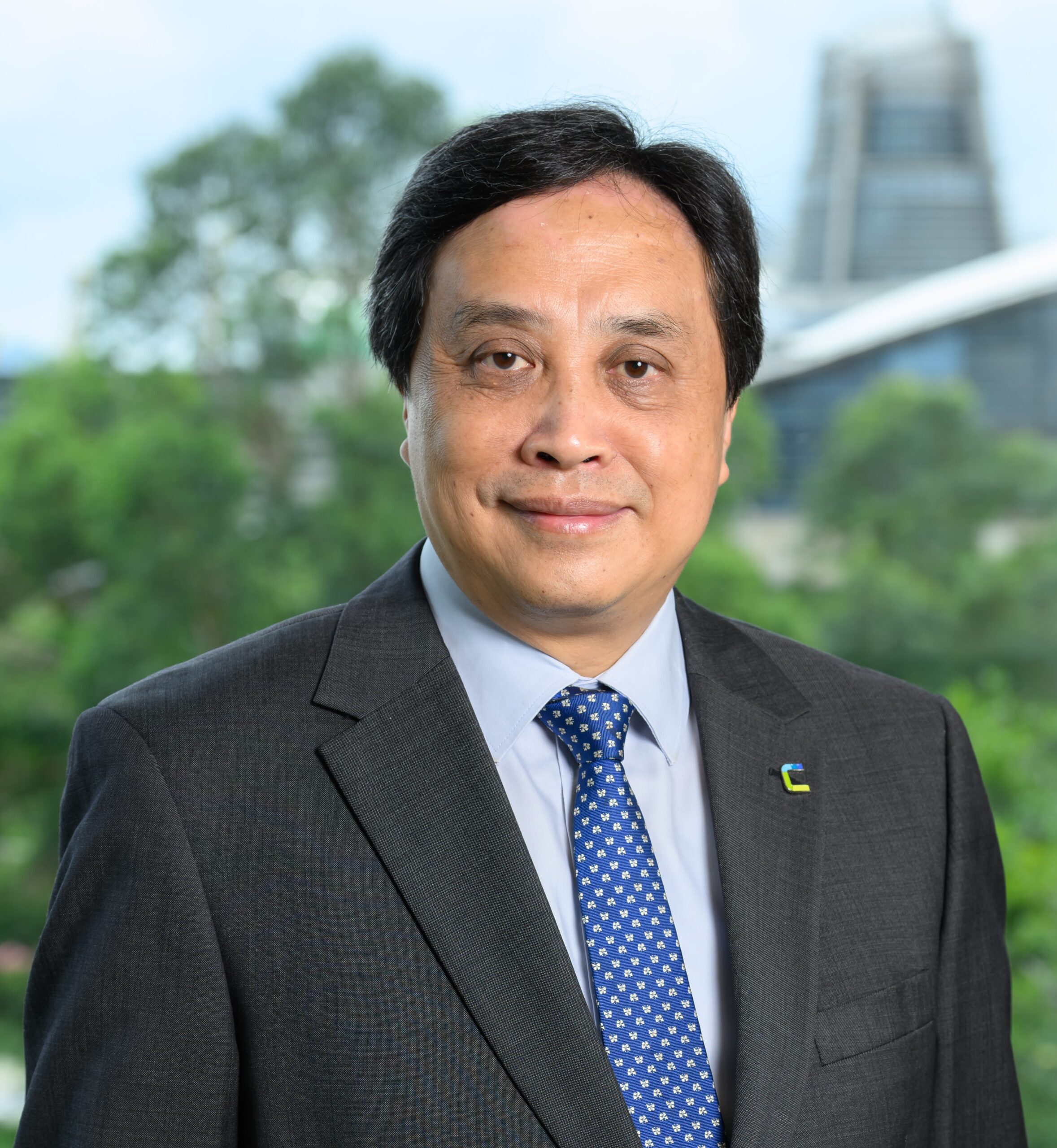 1_Portrait_Cyberport-Chairman_Simon-Chan_For-Events_v2-scaled.jpg