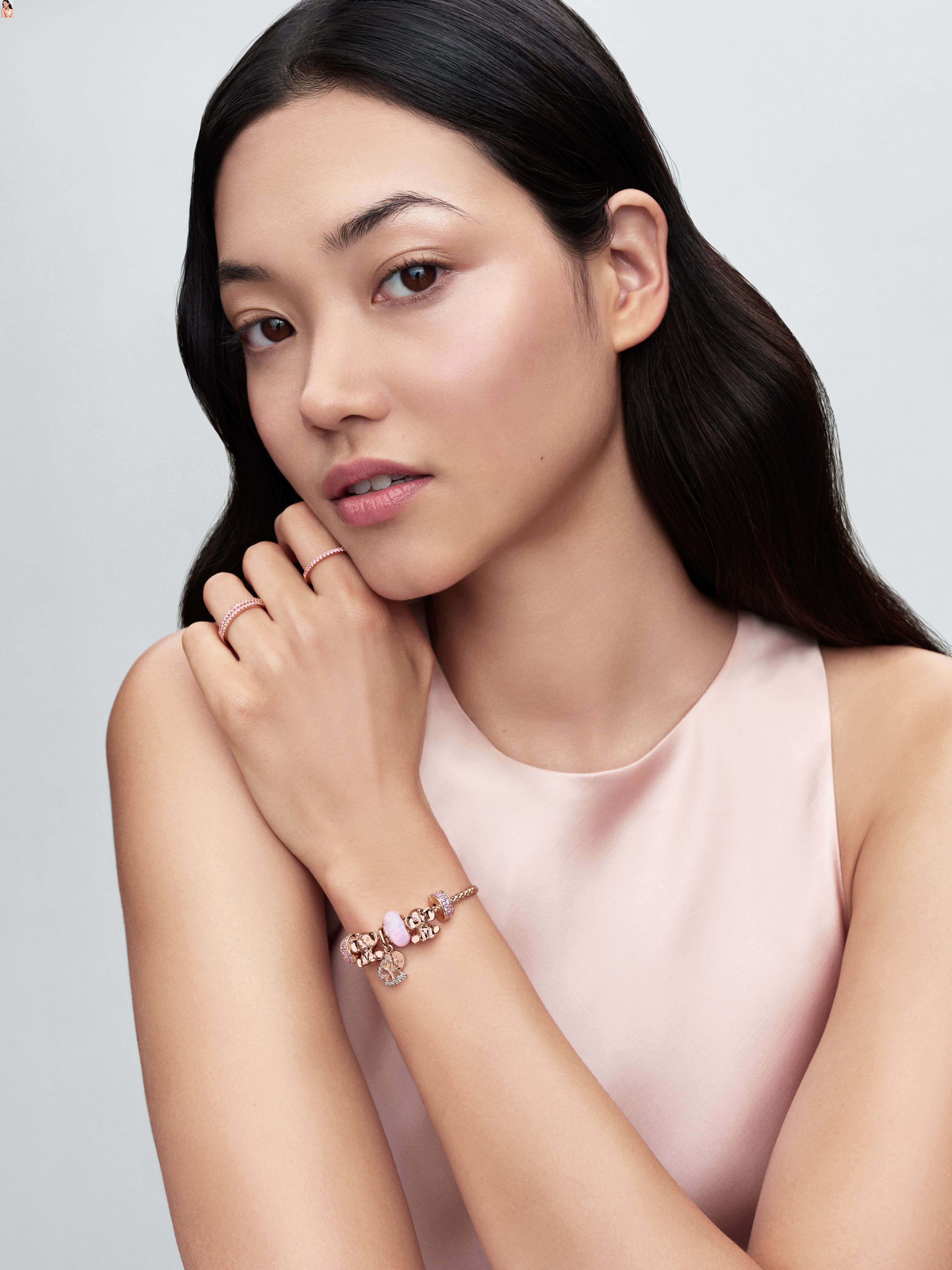 Pandora_Rose Gold_Moment_with Model-3a.jpg