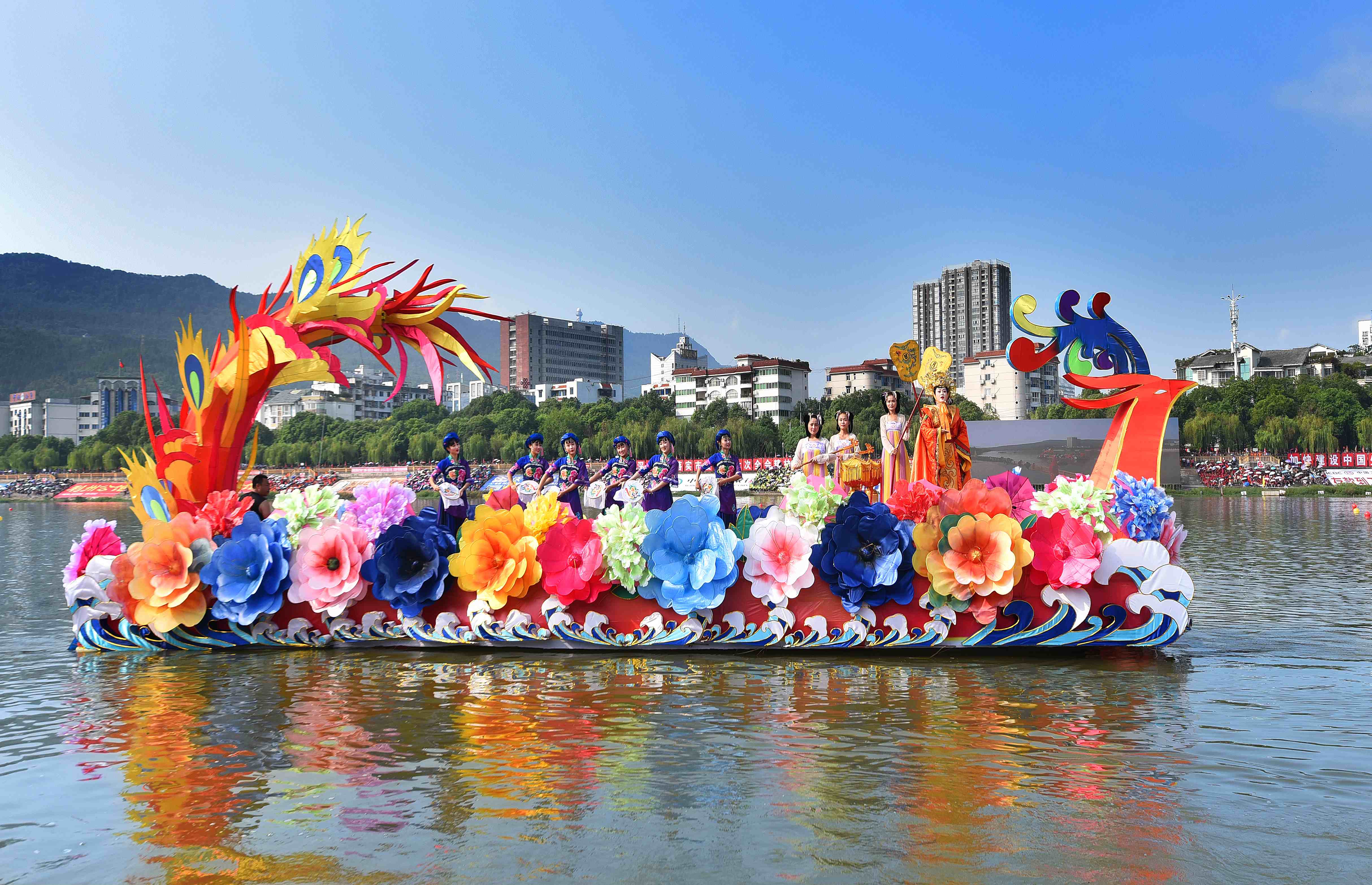 女儿节美景:彩船巡游(1).jpg