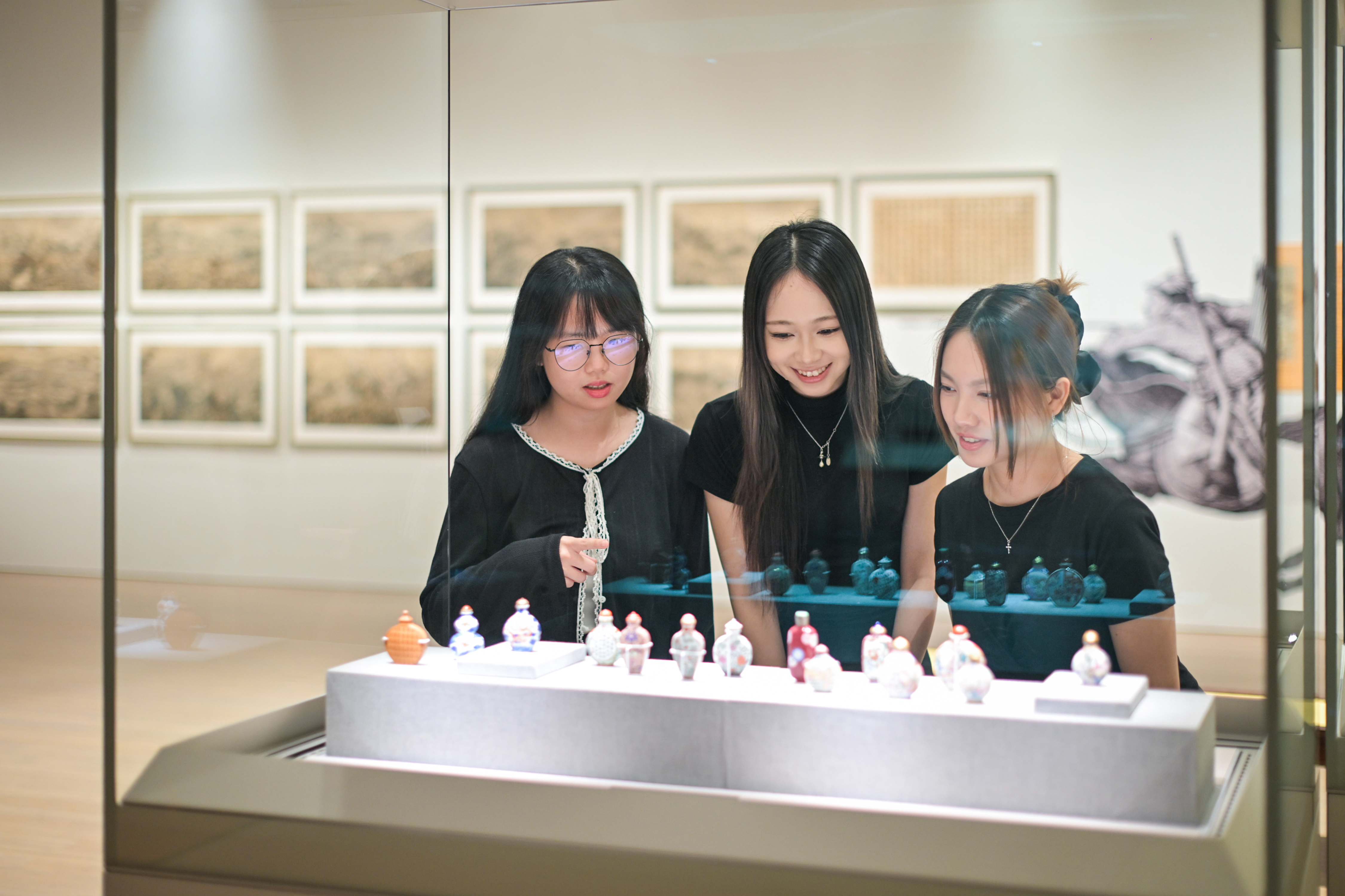 03b 「機暇寶笈：懷海堂藏贈乾隆文物」特別展覽The special exhibition The Qianlong Emperor A Legacy in Art The Huaihaitang Collection.jpg