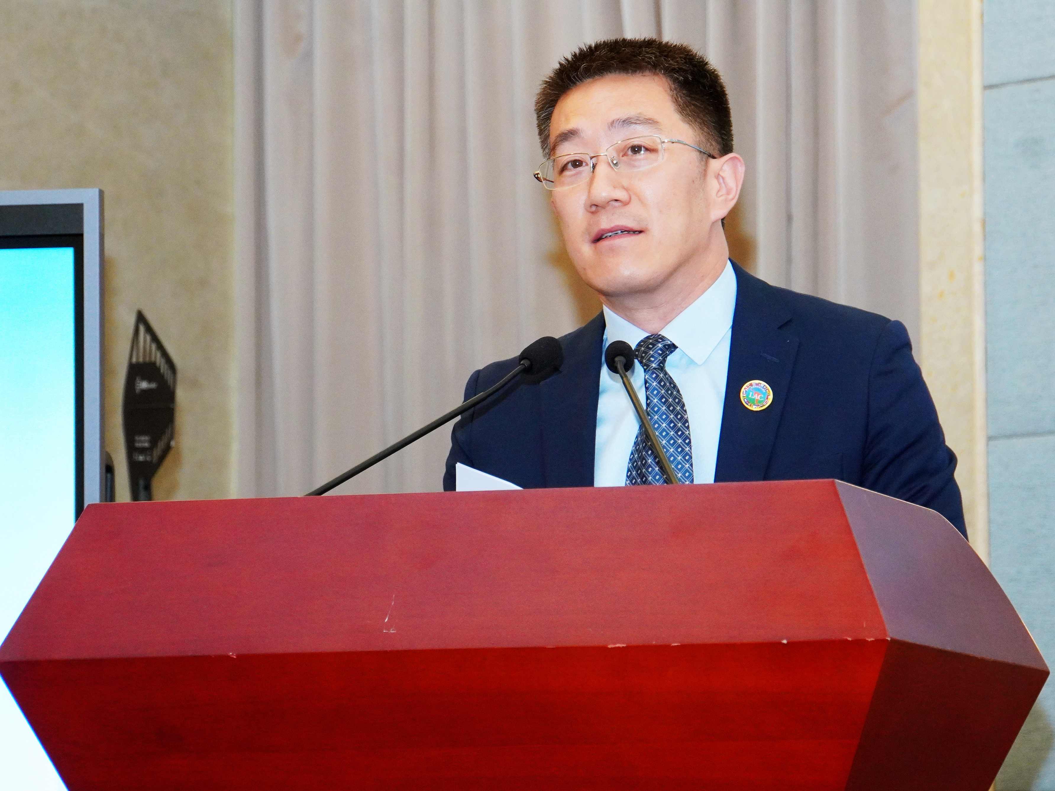 圖片5：北汽集團品牌與公共關系部部長王昊發言.jpg