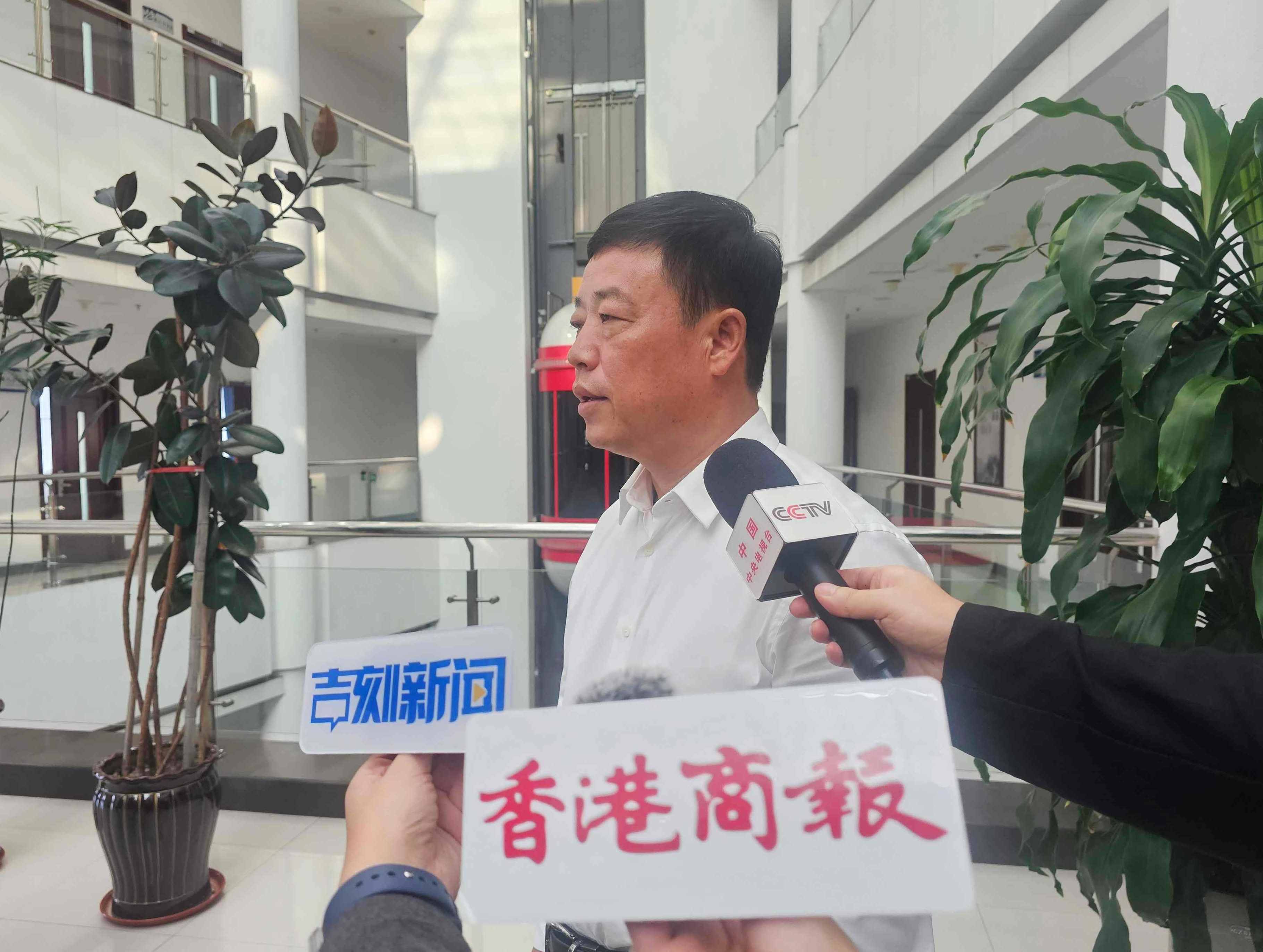 圖說一:長春經濟技術開發區黨工委書記李衛國.jpg