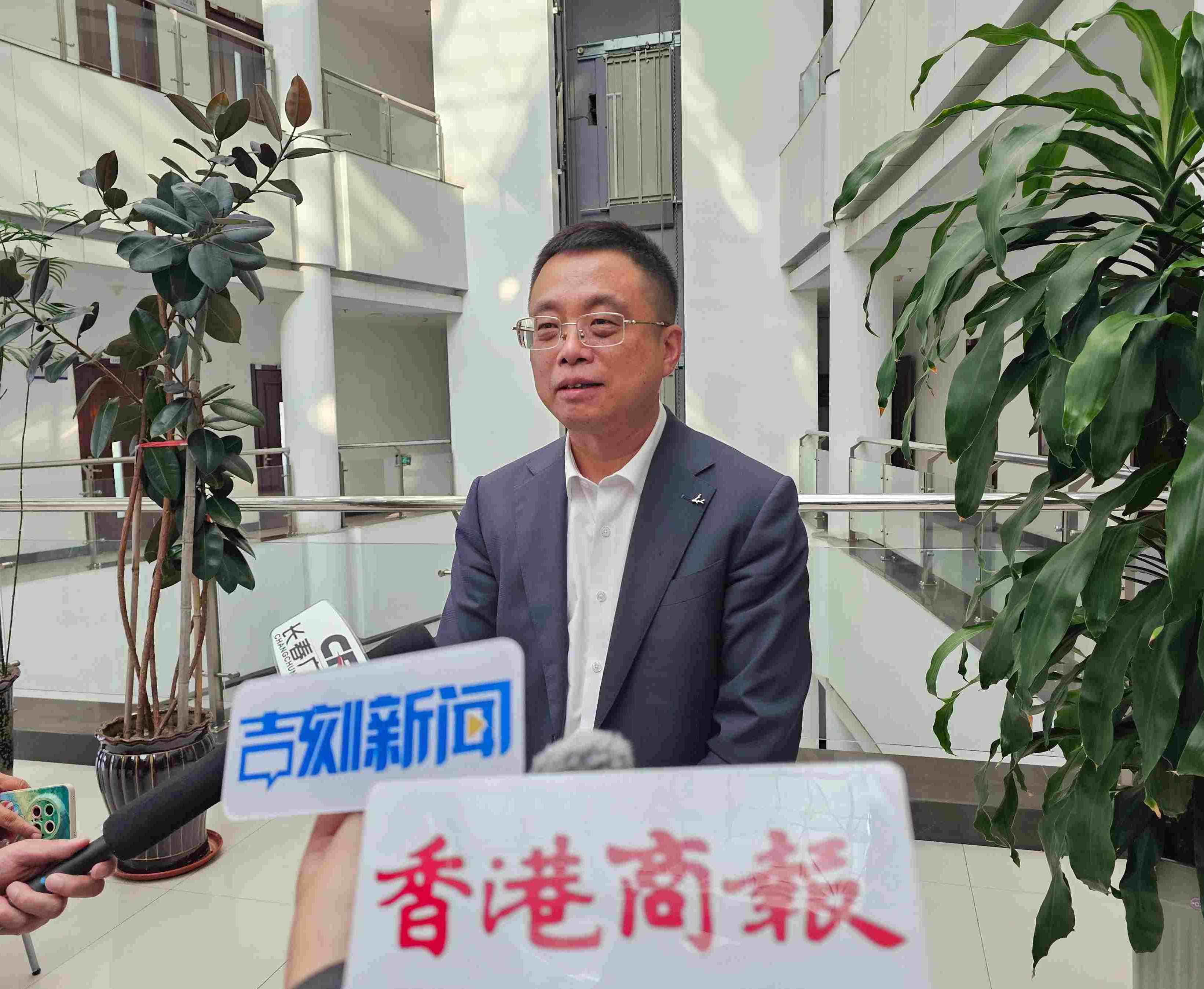 圖說三:長春經濟技術開發區光電辦主任張巍.jpg
