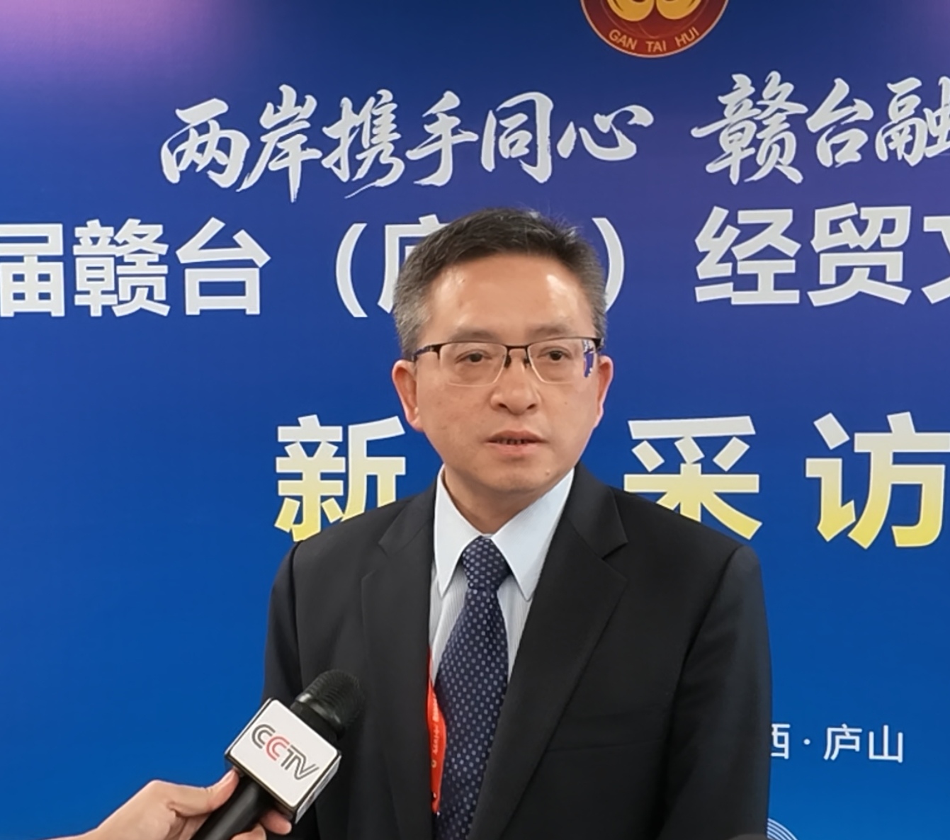 圖1：江西省台辦副主任沈兵秋接受媒體採訪.jpg