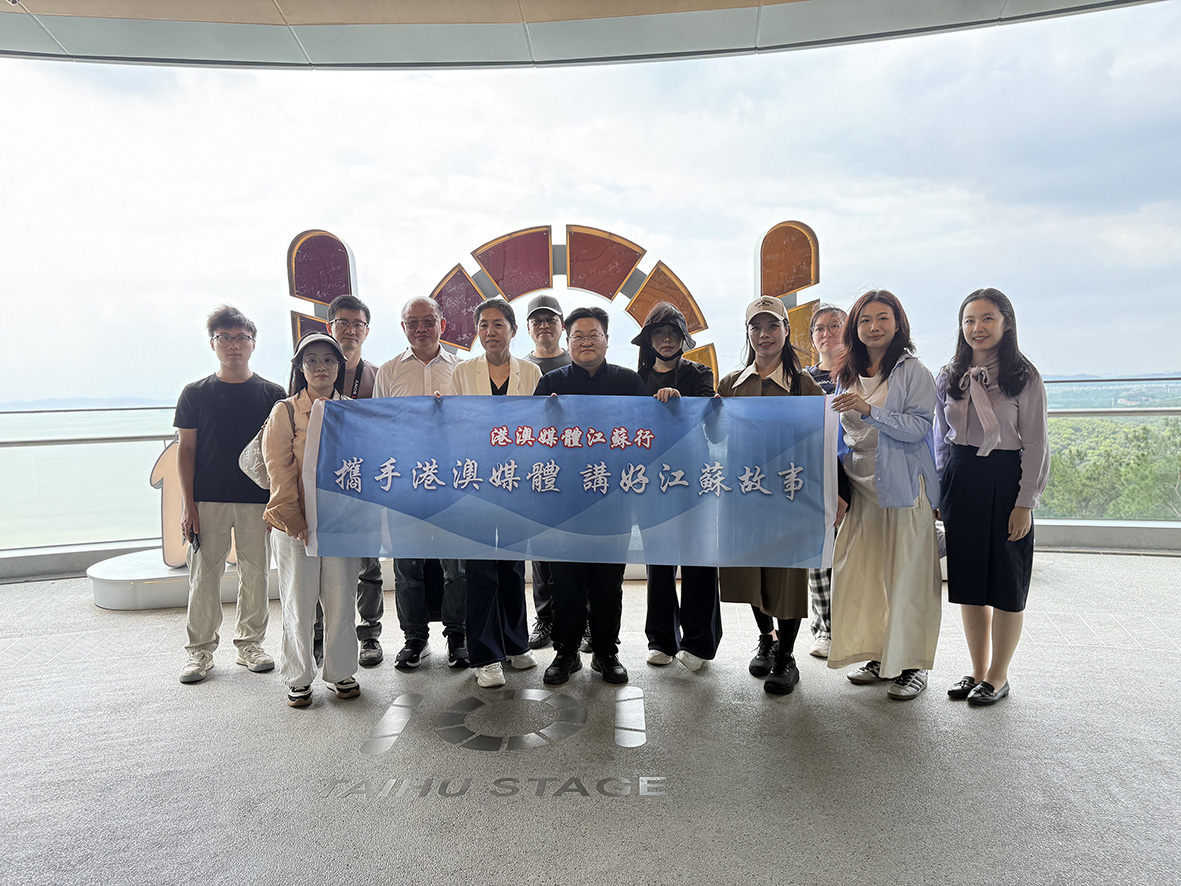 圖3:採訪團在寶界101觀景平台合影留念.jpg