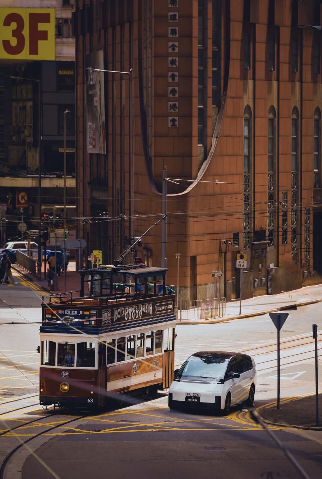 圖2:理想汽車首款右舵車在香港試點.jpg