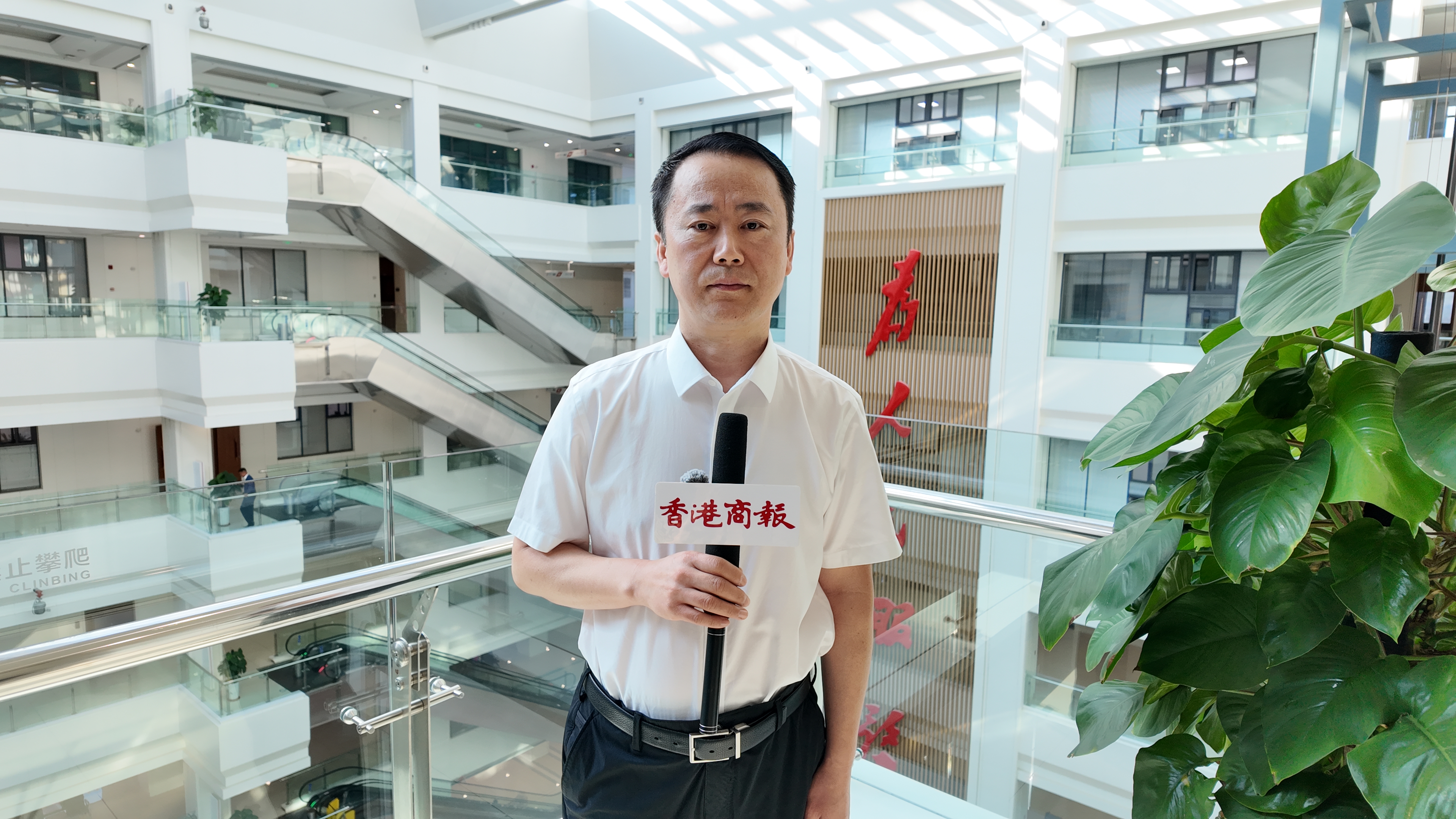 李剛接受本報採訪.jpg