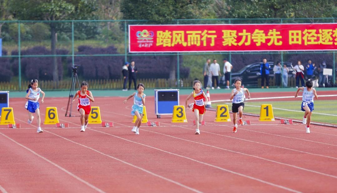图4：贵州省第一届少年田径运动会.jpg