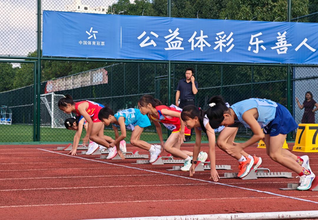 图5：贵州省第一届少年田径运动会.jpg