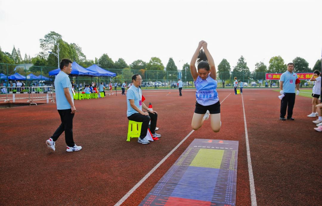 图6：贵州省第一届少年田径运动会.jpg