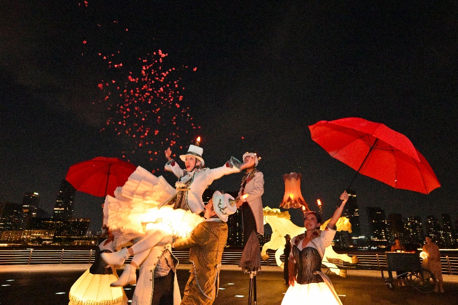 2圖:法國當代街頭戲劇《Le Bal 月下舞會》亮相K11 ECOAST.jpg