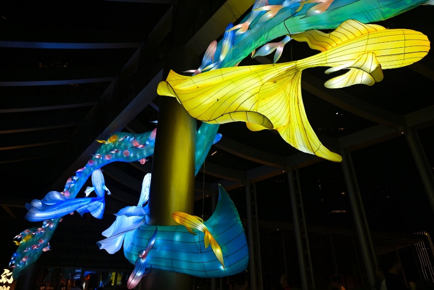 4圖:“魚躍星河·非遺彩燈展”煥新場景,致敬中秋意境.jpg